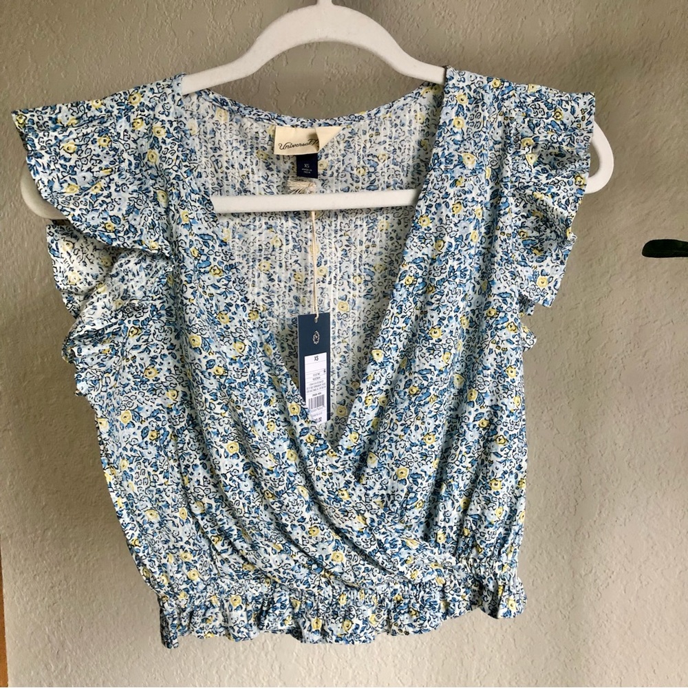 Universal Thread Blue Floral Print Cropped Blouse